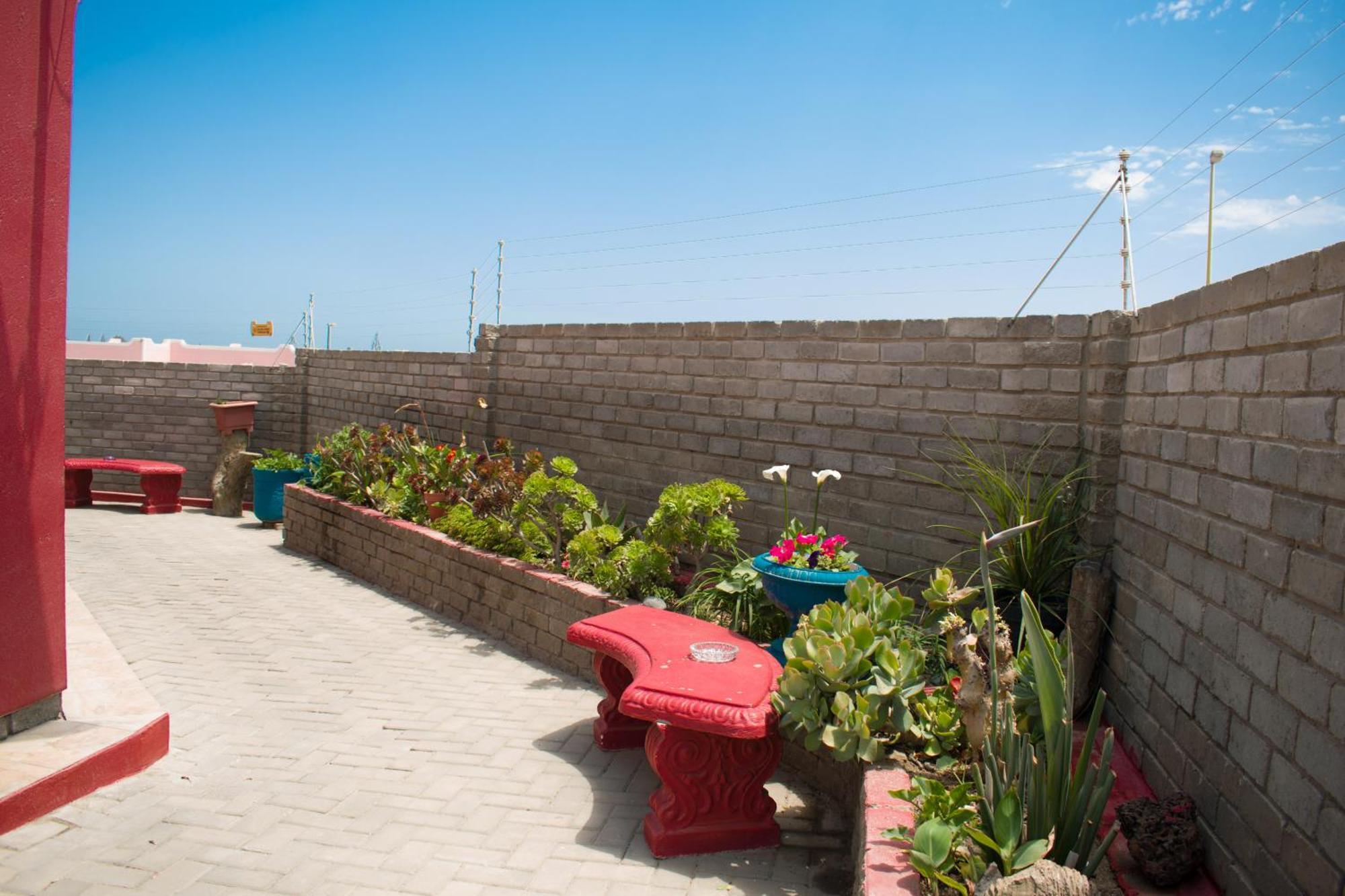Tina'S Bed And Breakfast Swakopmund Exterior foto